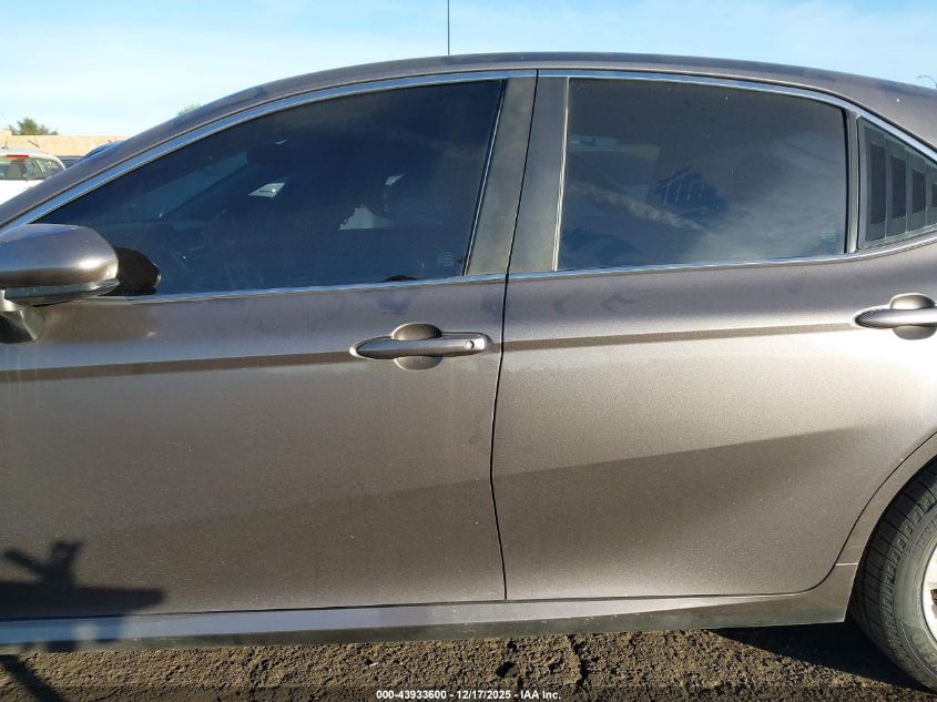 2018 Toyota Camry Le VIN: 4T1B11HK9JU613869 Lot: 43933600