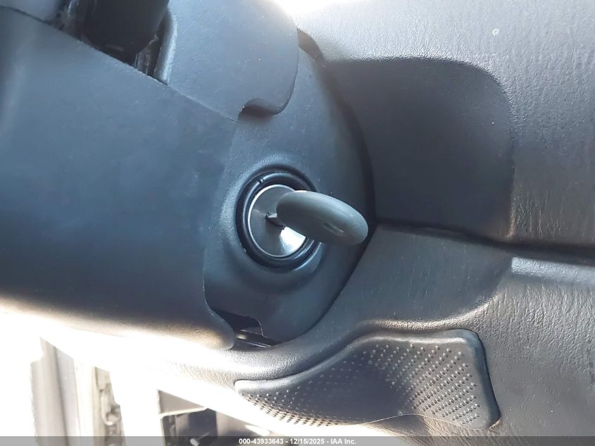 2002 Jeep Grand Cherokee Overland VIN: 1J8GW68J52C104071 Lot: 43933643