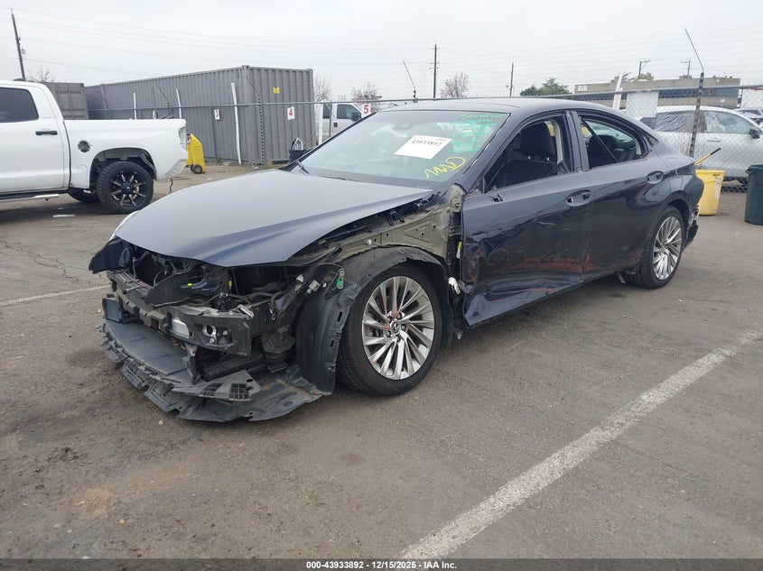 58ABZ1B1XKU046378 2019 LEXUS ES photo no. 2
