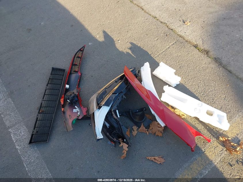 2026 Toyota Prius Le VIN: JTDACAAU0T3070992 Lot: 43933974