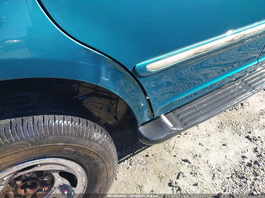 1998 Ford Expedition Eddie Bauer/Xlt VIN: 1FMRU18W4WLA38070 Lot: 43934033