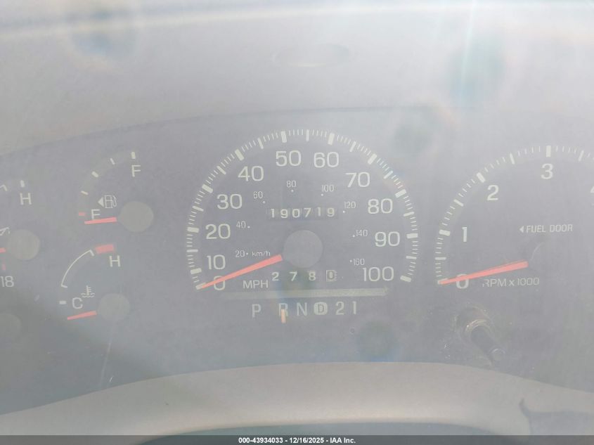 1998 Ford Expedition Eddie Bauer/Xlt VIN: 1FMRU18W4WLA38070 Lot: 43934033