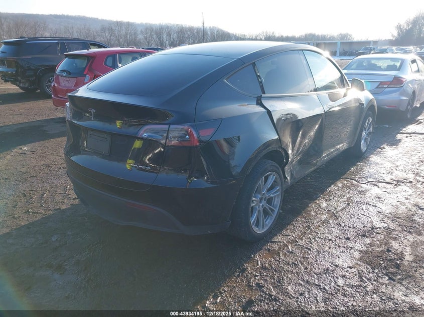 Tesla MODEL Y — thumbnail 4