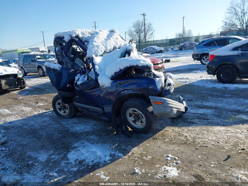 2000 CHEVROLET TRACKER  VIN: 2CNBJ13C5Y6932761