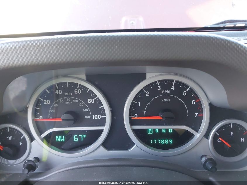 2008 Jeep Wrangler Unlimited Sahara VIN: 1J4GB59138L503723 Lot: 43934405