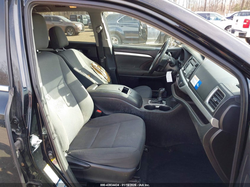 2016 Toyota Highlander Le V6