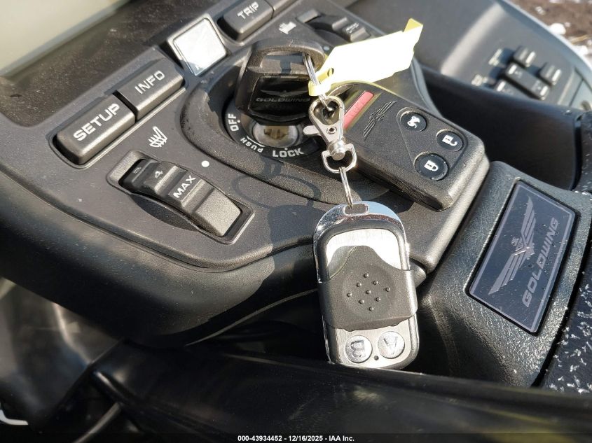 2016 Honda Gl1800 VIN: JH2SC68G3GK401102 Lot: 43934452