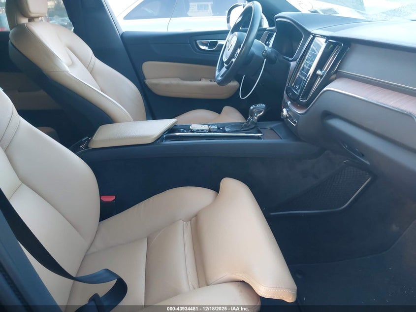 Volvo XC60 — thumbnail 5