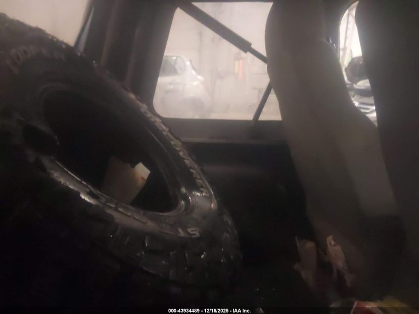 2005 Jeep Wrangler X VIN: 1J4FA39S55P321120 Lot: 43934489