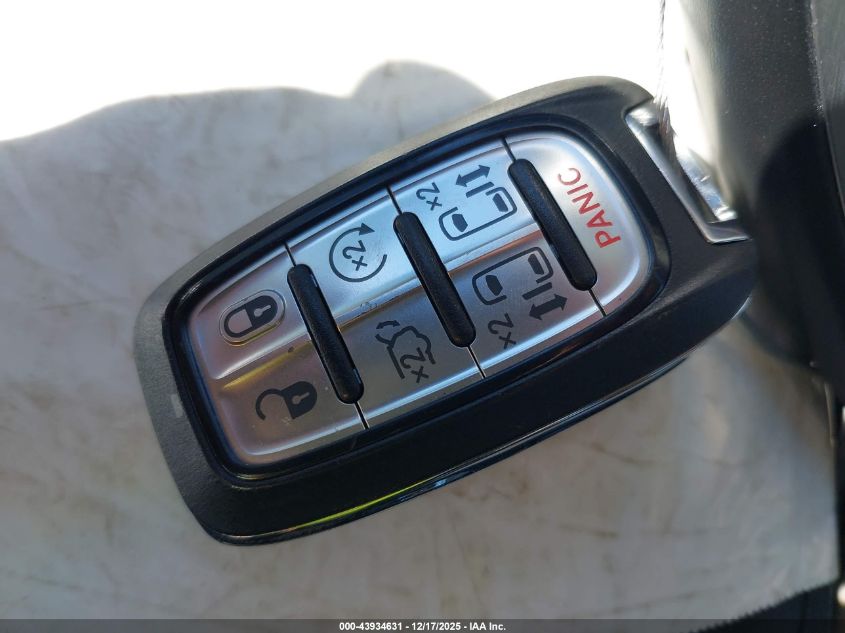 2019 Chrysler Pacifica Limited VIN: 2C4RC1GG2KR552129 Lot: 43934631