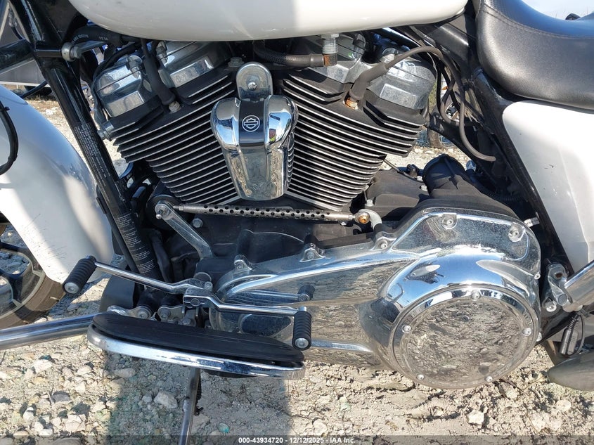 VIN 1HD1KRC13HB602929 2017 HARLEY-DAVIDSON FLHXS STREET GLIDE SPECIAL