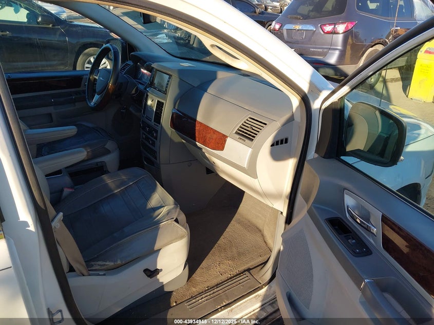 2009 Chrysler Town & Country Touring