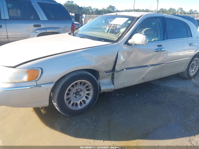 2000 Lincoln Town Car Cartier VIN: 1LNHM83W2YY913874 Lot: 43935152