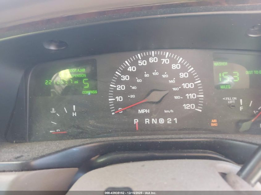 2000 Lincoln Town Car Cartier VIN: 1LNHM83W2YY913874 Lot: 43935152