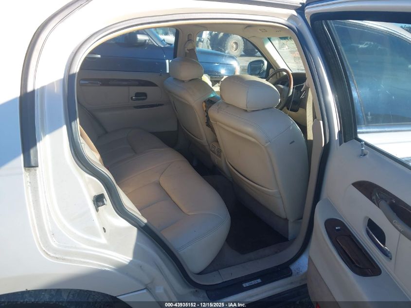 2000 Lincoln Town Car Cartier VIN: 1LNHM83W2YY913874 Lot: 43935152