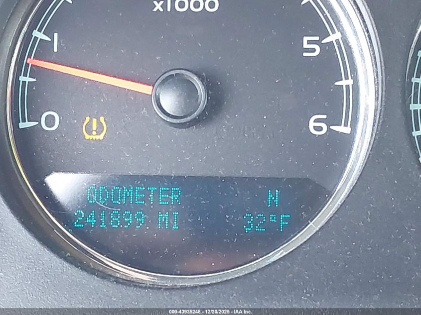 2011 GMC Yukon Denali VIN: 1GKS2EEF2BR165547 Lot: 43935248