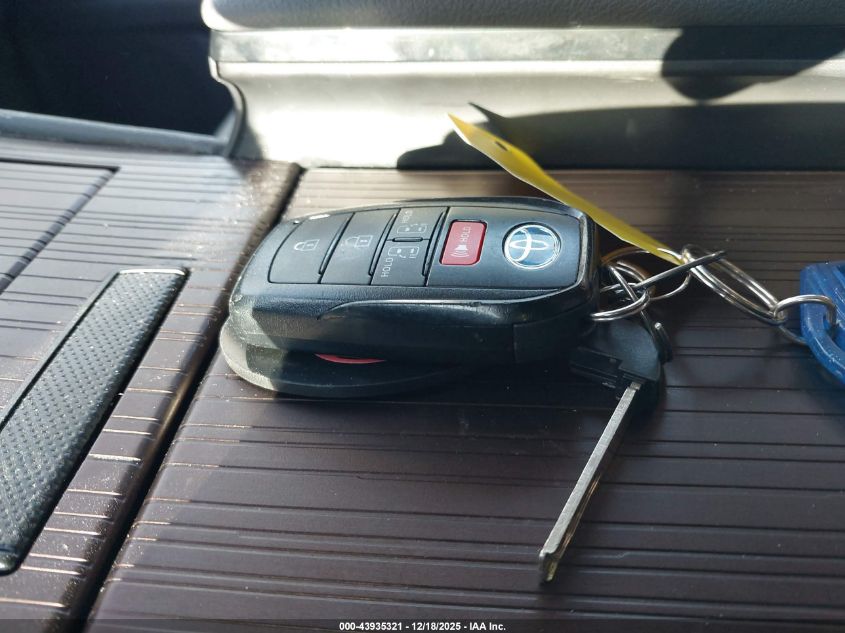 2024 Toyota Sienna Le VIN: 5TDKSKFC1RS117953 Lot: 43935321