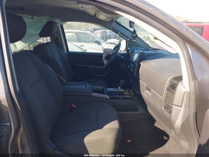 2015 Nissan Titan Sv