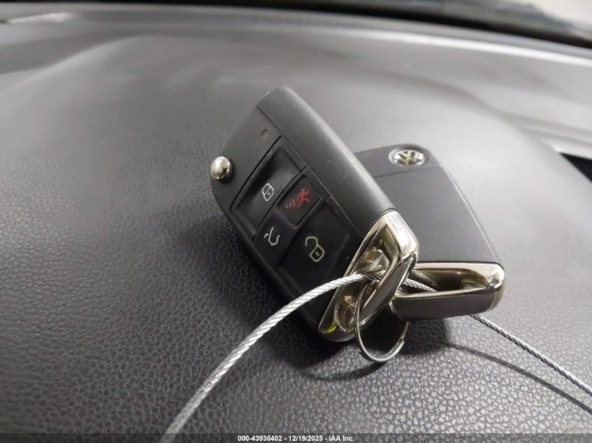 2020 Volkswagen Tiguan 2.0T Se/2.0T Se R-Line Black/2.0T Sel VIN: 3VV2B7AX6LM004886 Lot: 43935402