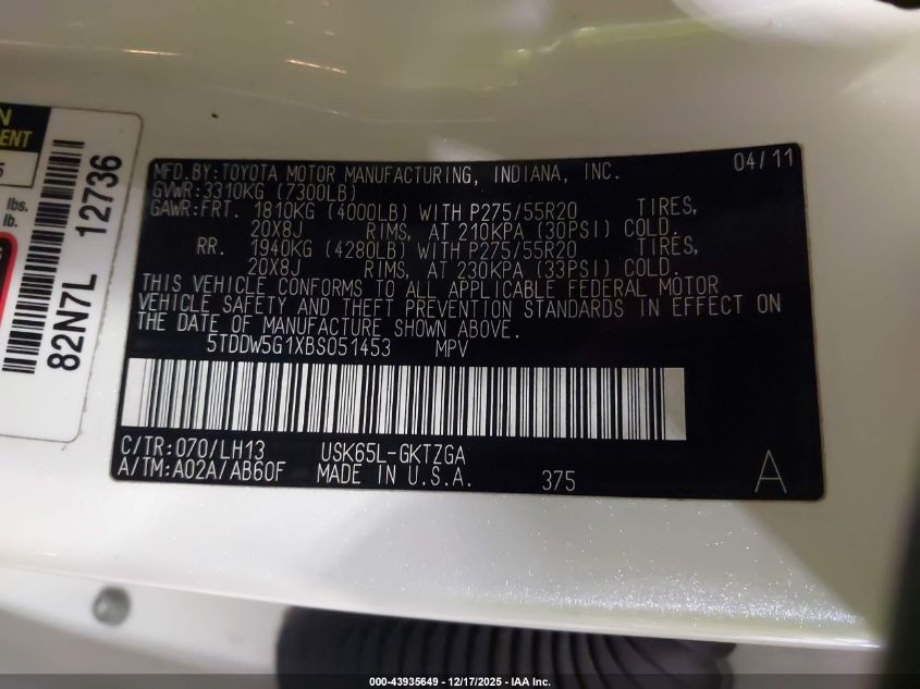 2011 Toyota Sequoia Platinum 5.7L V8 VIN: 5TDDW5G1XBS051453 Lot: 43935649