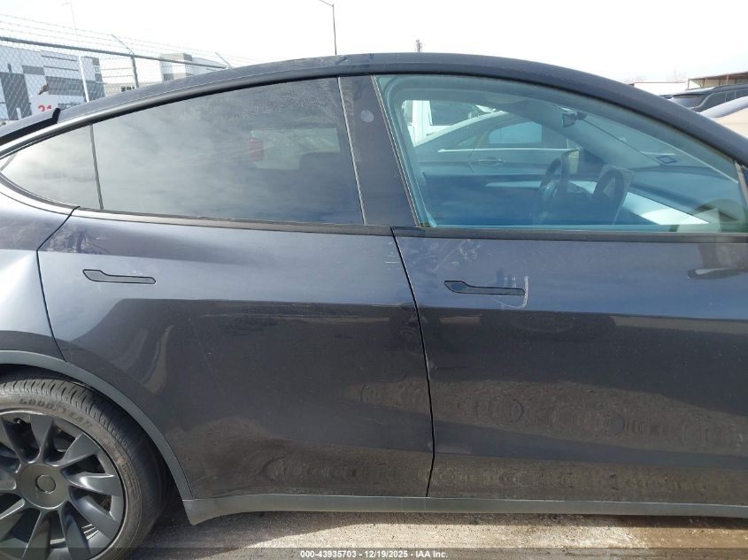 2024 Tesla Model Y Long Range Dual Motor All-Wheel Drive VIN: 7SAYGAEE1RF153562 Lot: 43935703