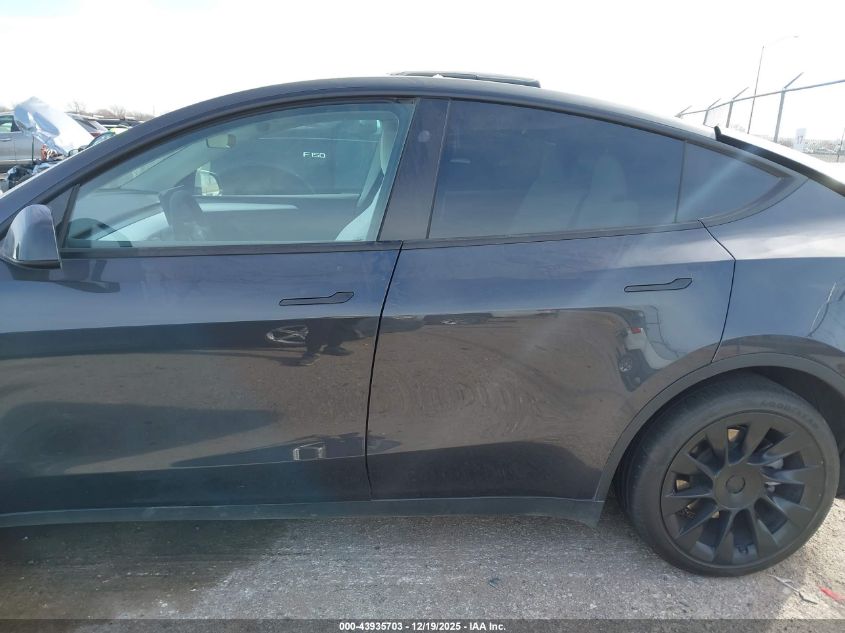 2024 Tesla Model Y Long Range Dual Motor All-Wheel Drive VIN: 7SAYGAEE1RF153562 Lot: 43935703