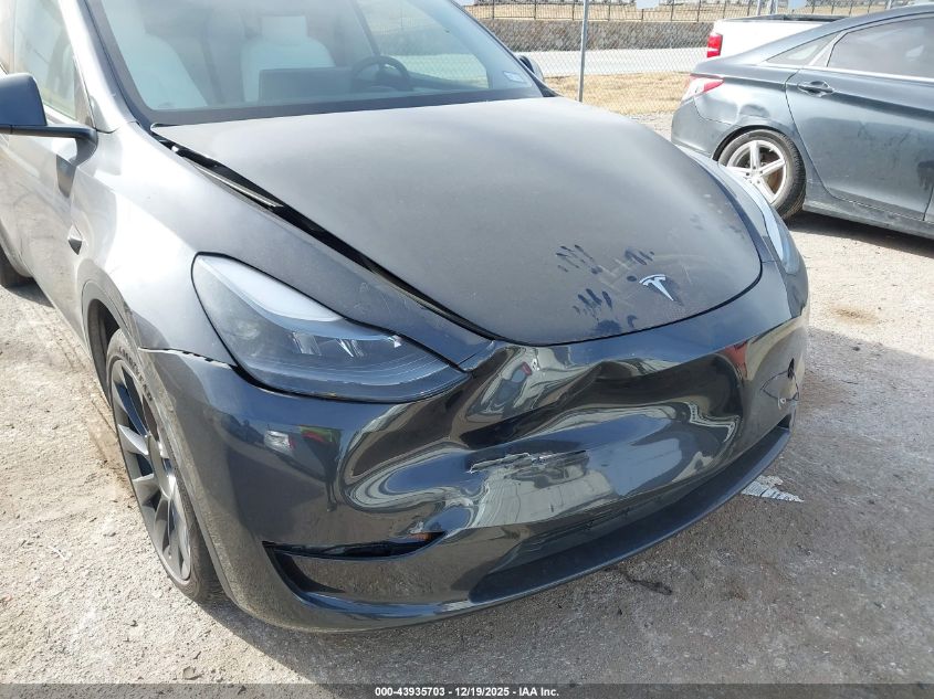 2024 Tesla Model Y Long Range Dual Motor All-Wheel Drive VIN: 7SAYGAEE1RF153562 Lot: 43935703