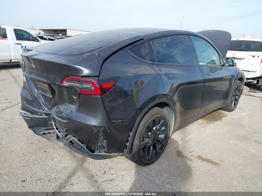 Tesla MODEL Y — thumbnail 4