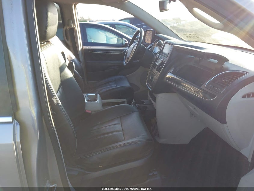 2016 Chrysler Town & Country Touring