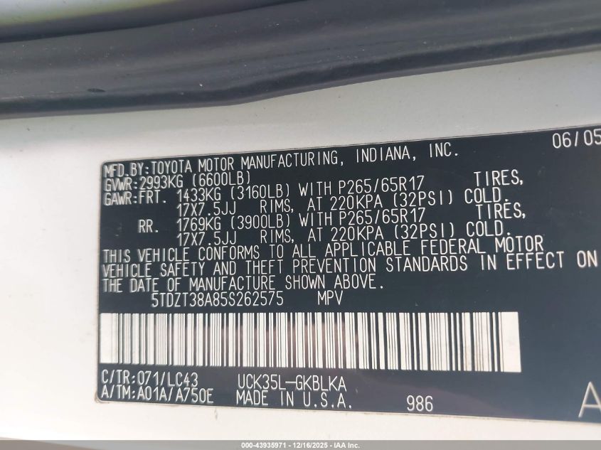 2005 Toyota Sequoia Limited V8 VIN: 5TDZT38A85S262575 Lot: 43935971