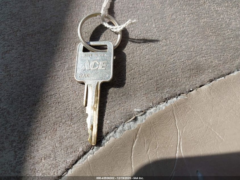 1996 International 4700 Rollback Tow VIN: 1HTSCAMBXTH301924 Lot: 43936302