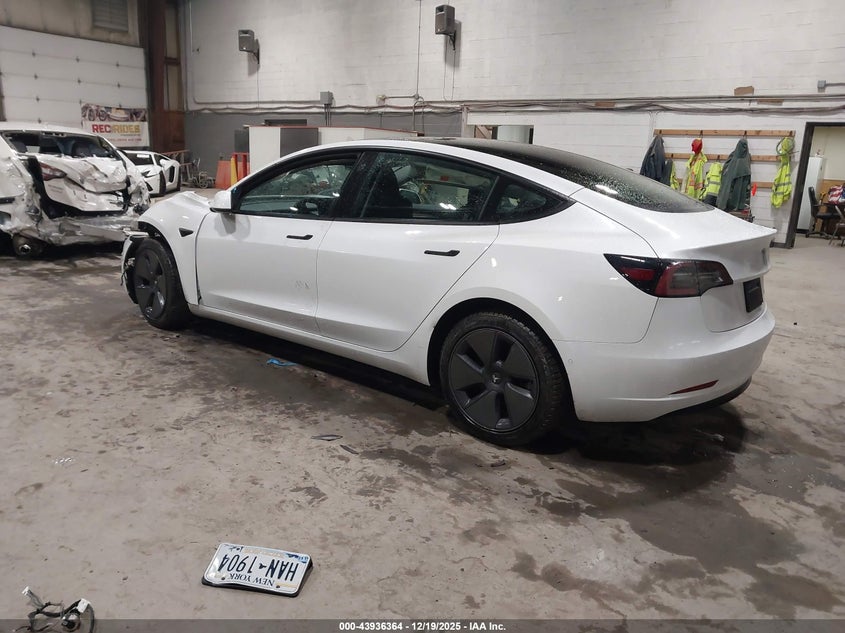 Tesla MODEL 3 — thumbnail 3