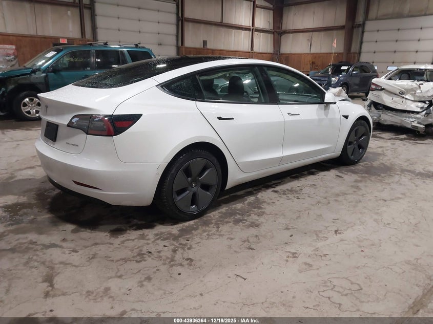 Tesla MODEL 3 — thumbnail 4