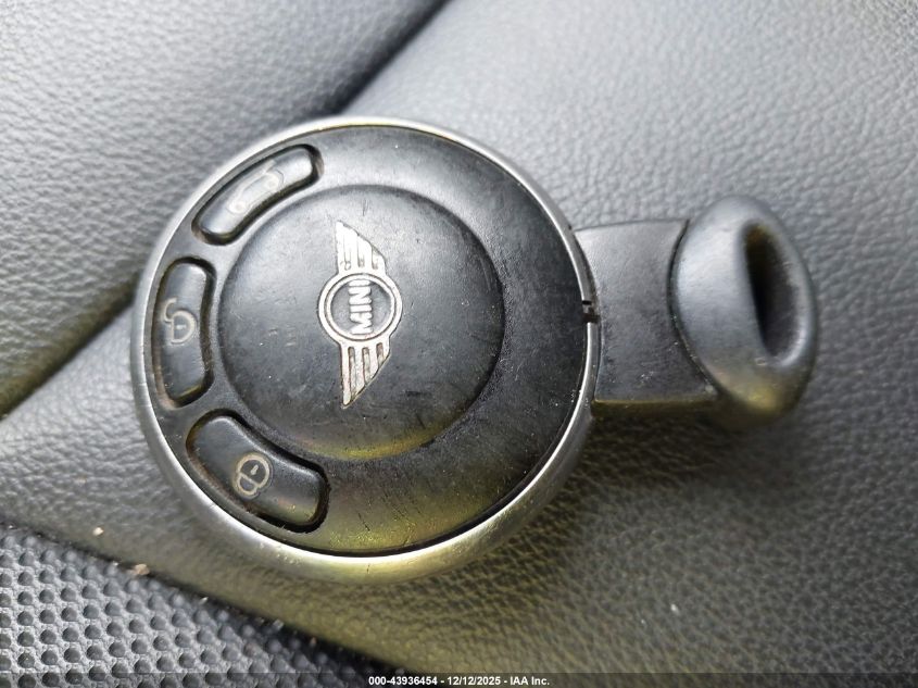 2011 Mini Cooper VIN: WMWSU3C59BT092486 Lot: 43936454