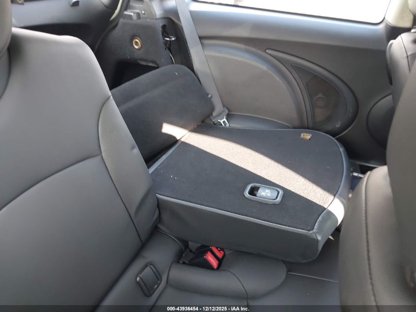 2011 Mini Cooper VIN: WMWSU3C59BT092486 Lot: 43936454