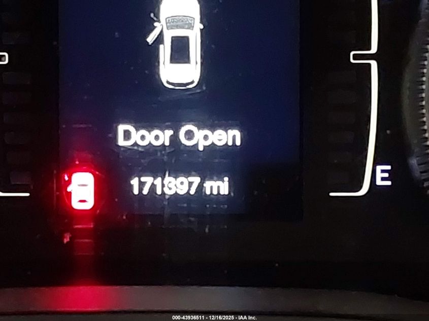 2018 Jeep Cherokee Latitude Plus 4X4 VIN: 1C4PJMLB9JD508042 Lot: 43936511