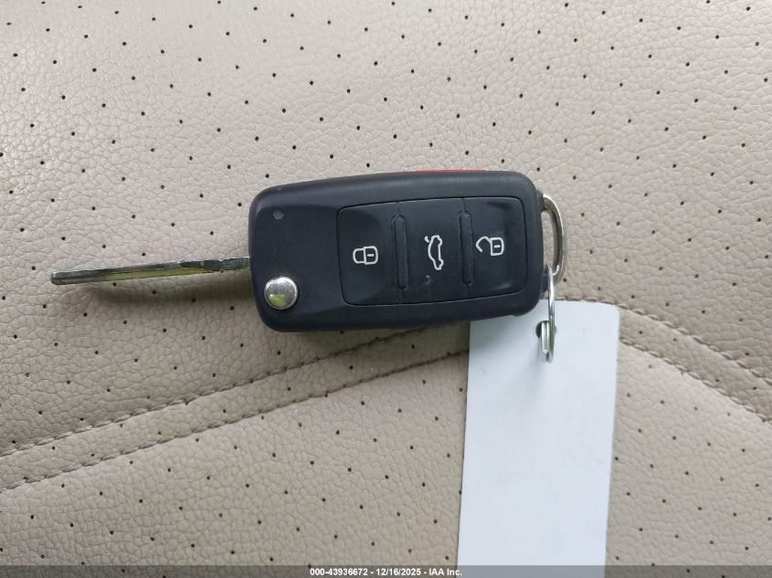 2014 Volkswagen Passat 2.5L Wolfsburg Edition VIN: 1VWAH7A33EC020325 Lot: 43936672