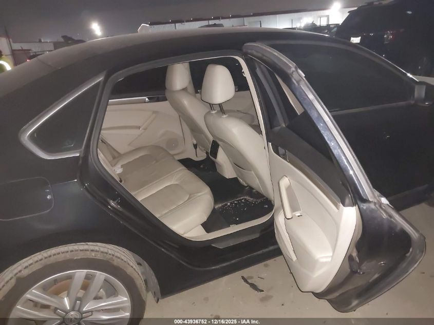 2017 Volkswagen Passat V6 Sel Premium VIN: 1VWCM7A39HC036361 Lot: 43936752