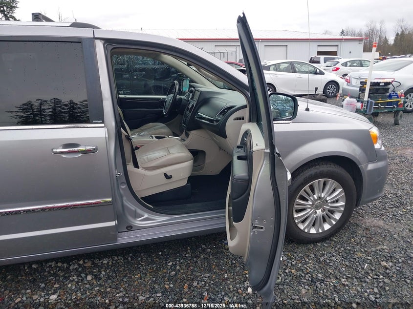 2013 Chrysler Town & Country Limited