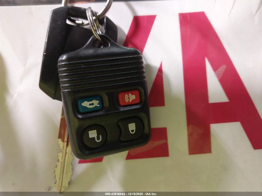 2007 Mercury Grand Marquis Gs VIN: 2MEFM74V77X609982 Lot: 43936844