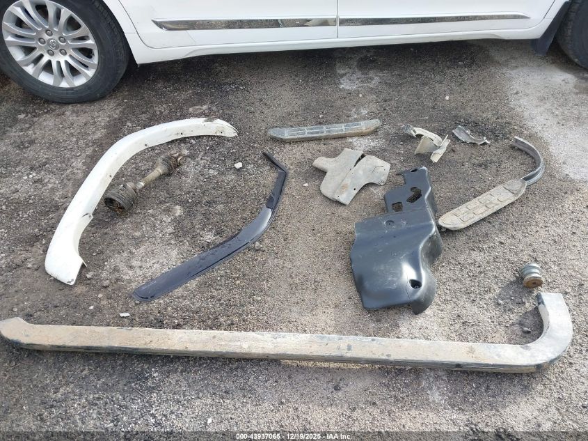 2005 Chevrolet Tahoe Z71 VIN: 1GNEK13T35R139819 Lot: 43937065