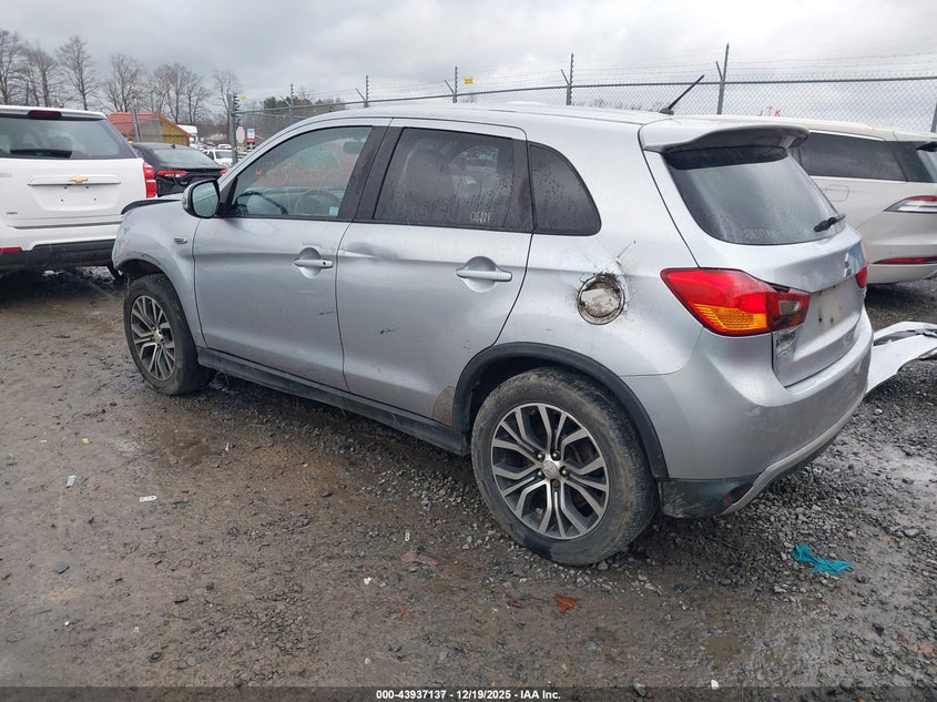 Mitsubishi OUTLANDER SPORT — thumbnail 3