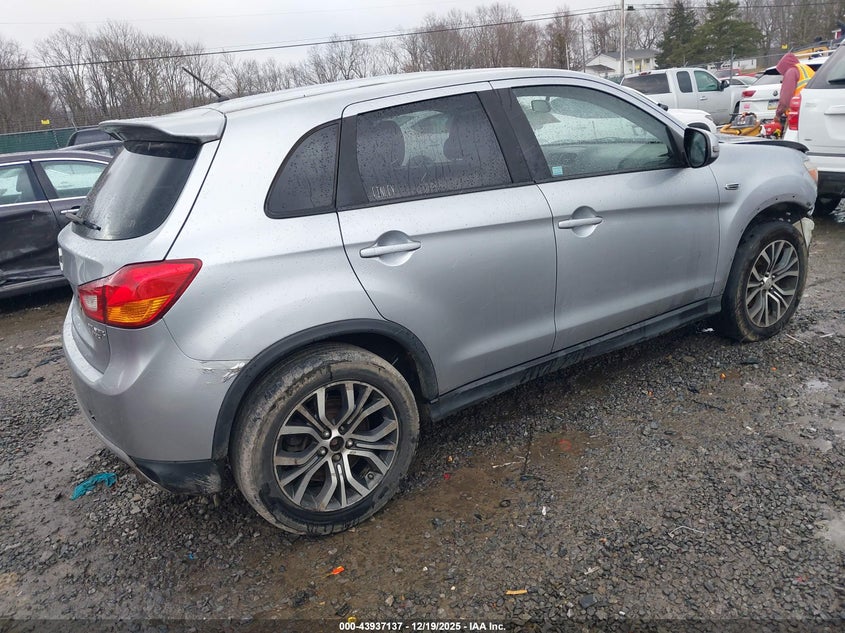 Mitsubishi OUTLANDER SPORT — thumbnail 4