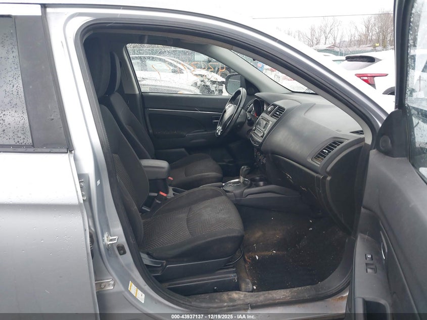 Mitsubishi OUTLANDER SPORT — thumbnail 5