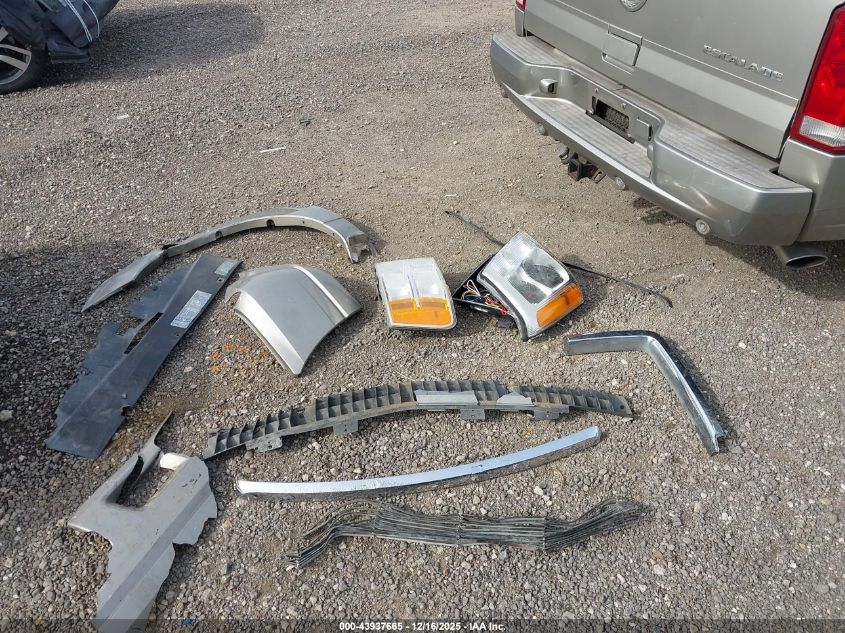 2002 Cadillac Escalade Standard VIN: 1GYEK63N82R131289 Lot: 43937665