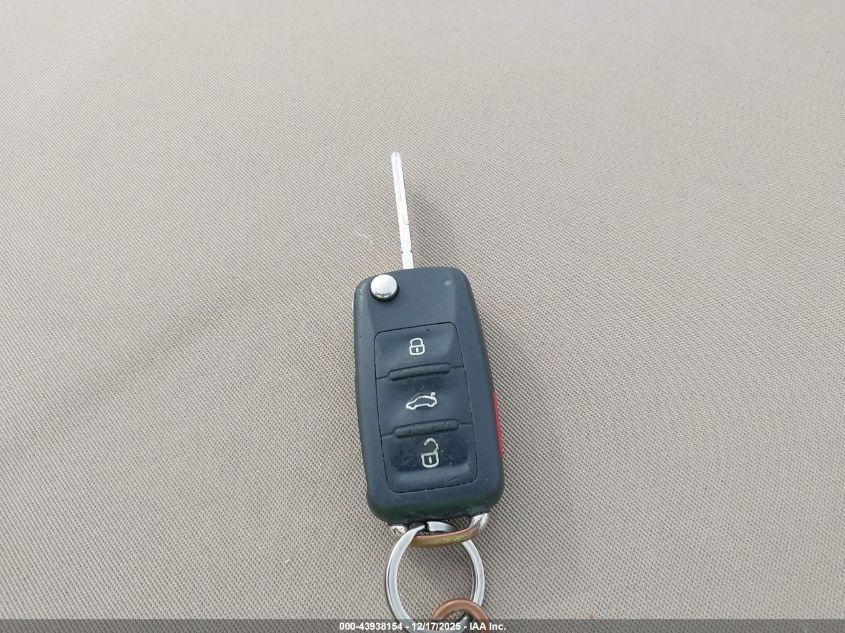 2014 Volkswagen Beetle 2.5L VIN: 3VW5P7AT4EM802295 Lot: 43938154