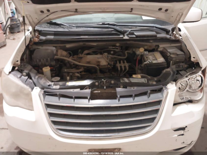 2010 Chrysler Town & Country Touring VIN: 2A4RR5D18AR381398 Lot: 43938295