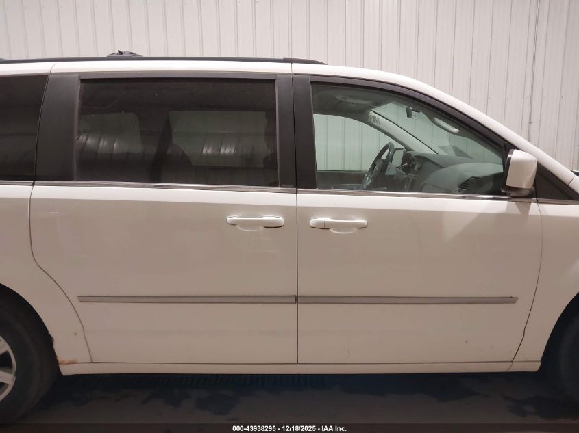 2010 Chrysler Town & Country Touring VIN: 2A4RR5D18AR381398 Lot: 43938295