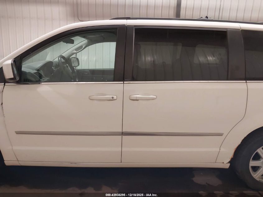 2010 Chrysler Town & Country Touring VIN: 2A4RR5D18AR381398 Lot: 43938295