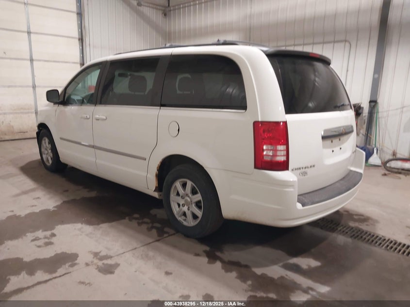 2010 Chrysler Town & Country Touring